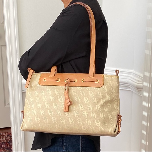 Dooney & Bourke Shoulder Bag Gold with Tan leather details - Picture 2 of 13